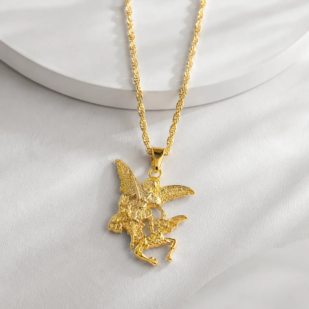 Collar San Miguel Baño de oro 18k
