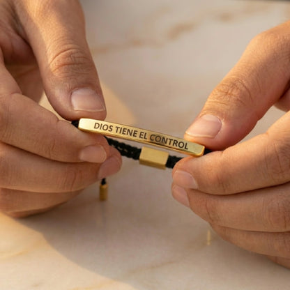 Pulsera “Dios Tiene el Control” Oro 18K |